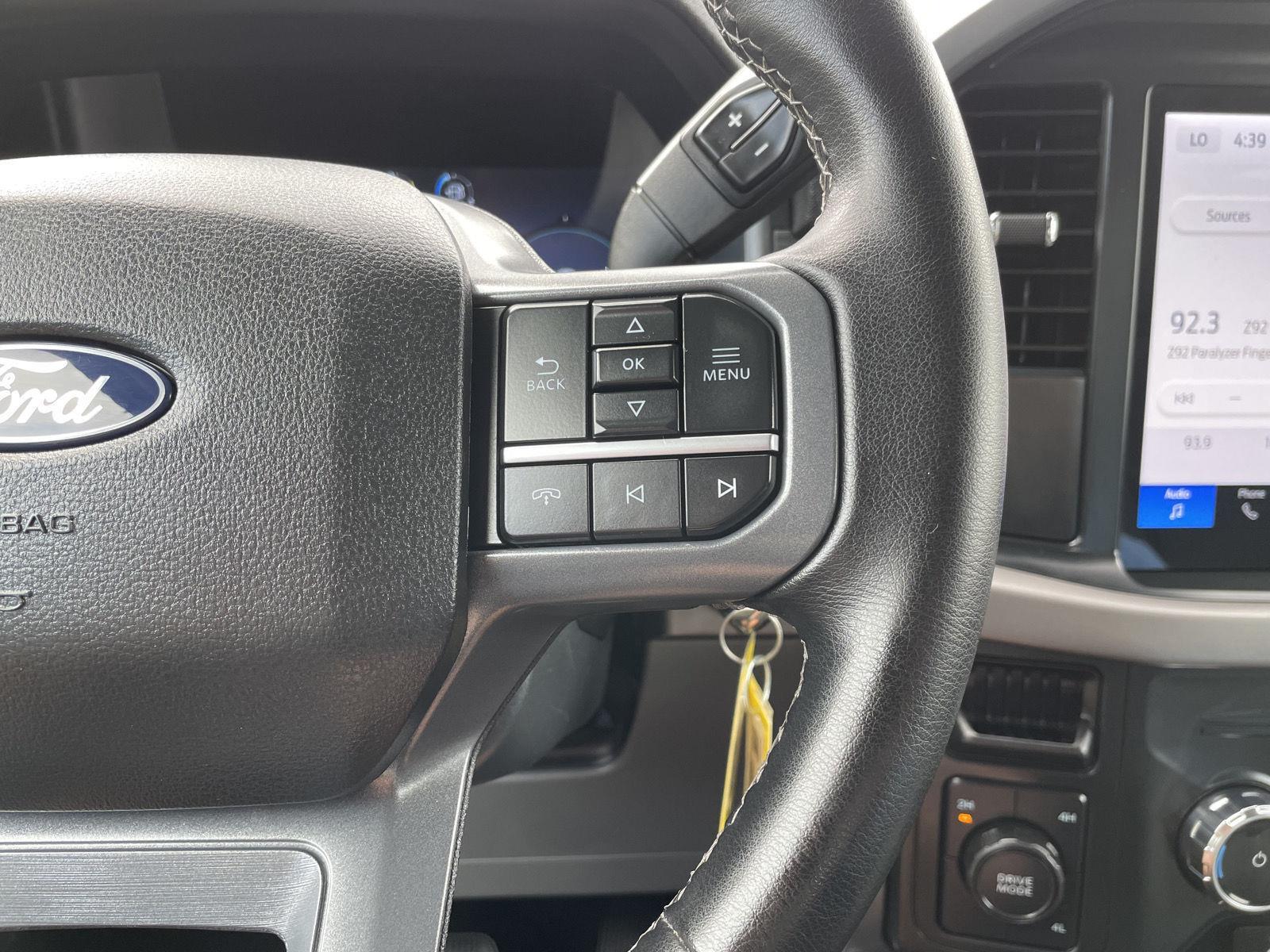 Vehicle photo 14