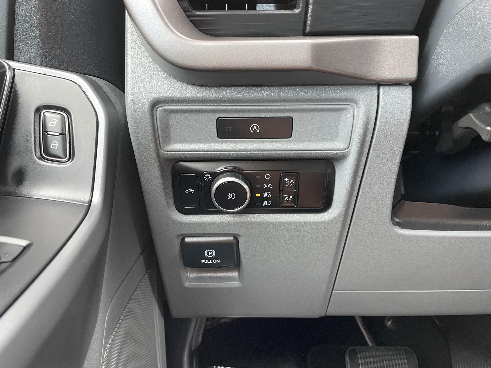 Vehicle photo 16