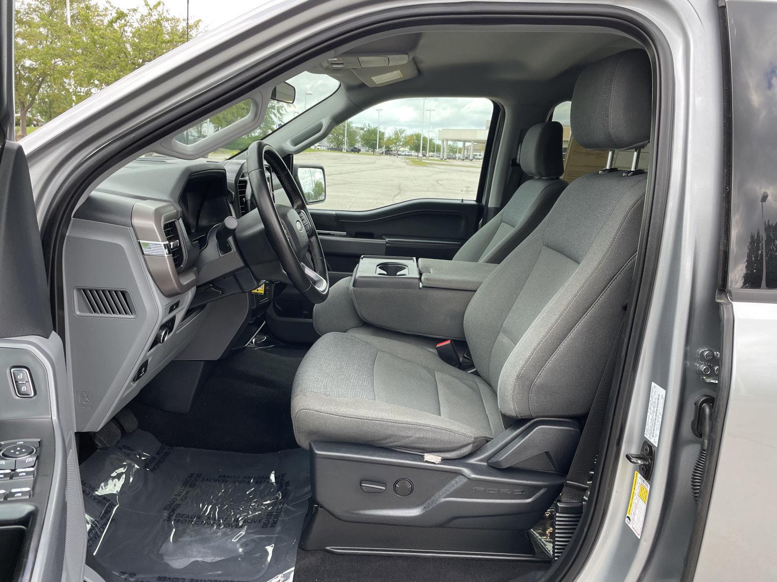 Vehicle photo 17