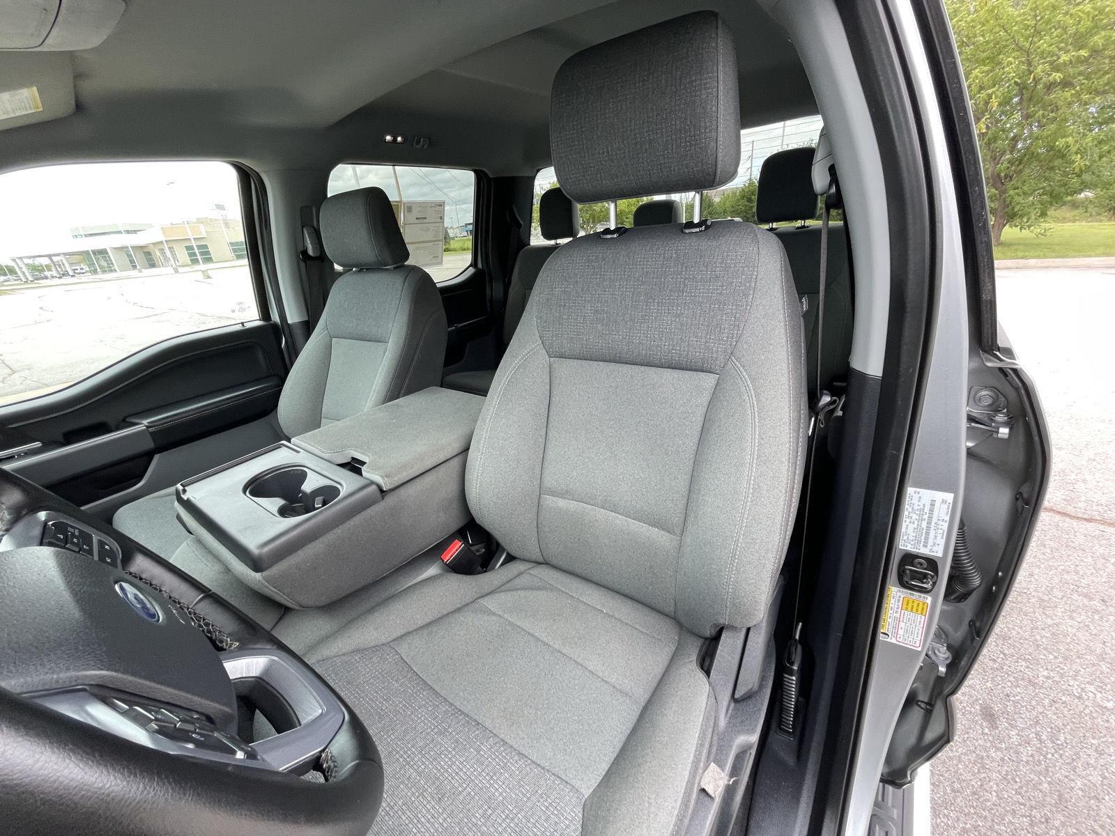 Vehicle photo 18