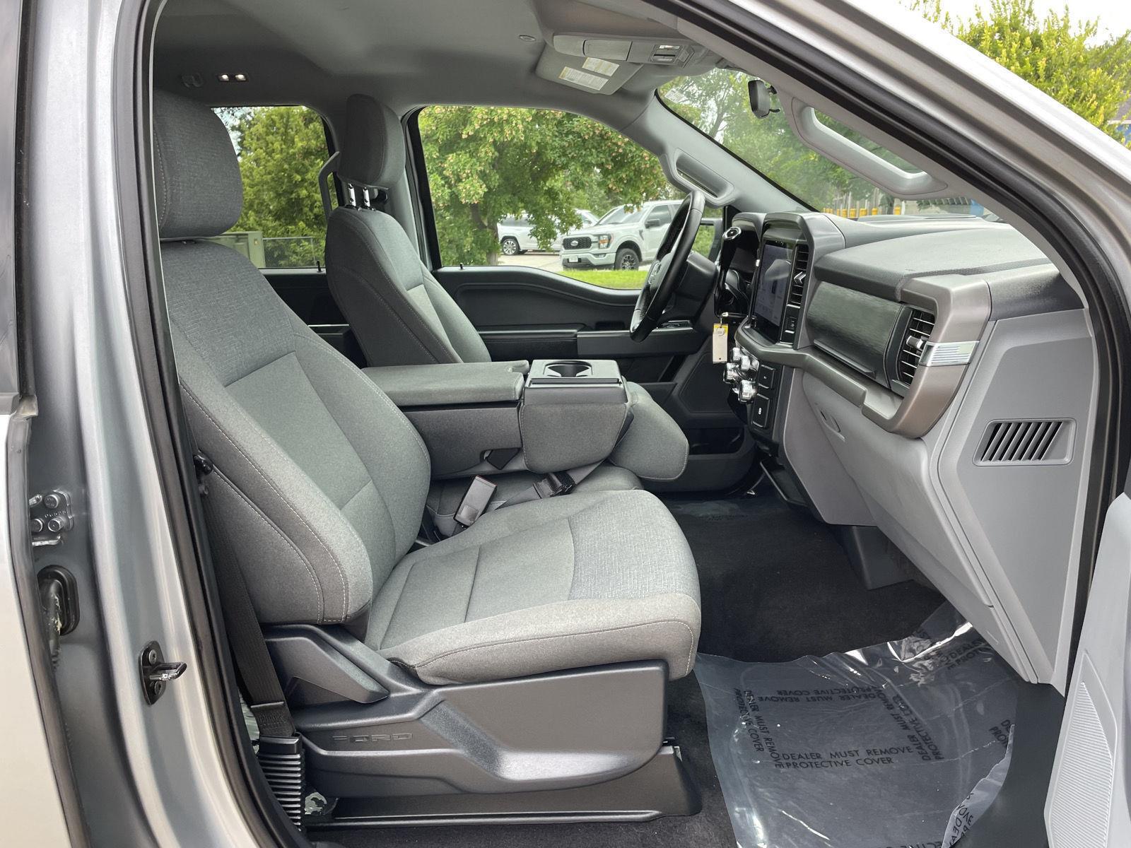 Vehicle photo 19