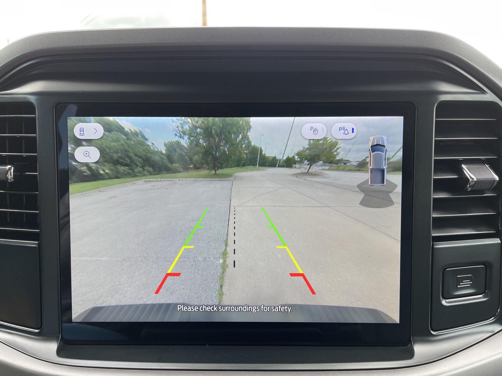 Vehicle photo 23