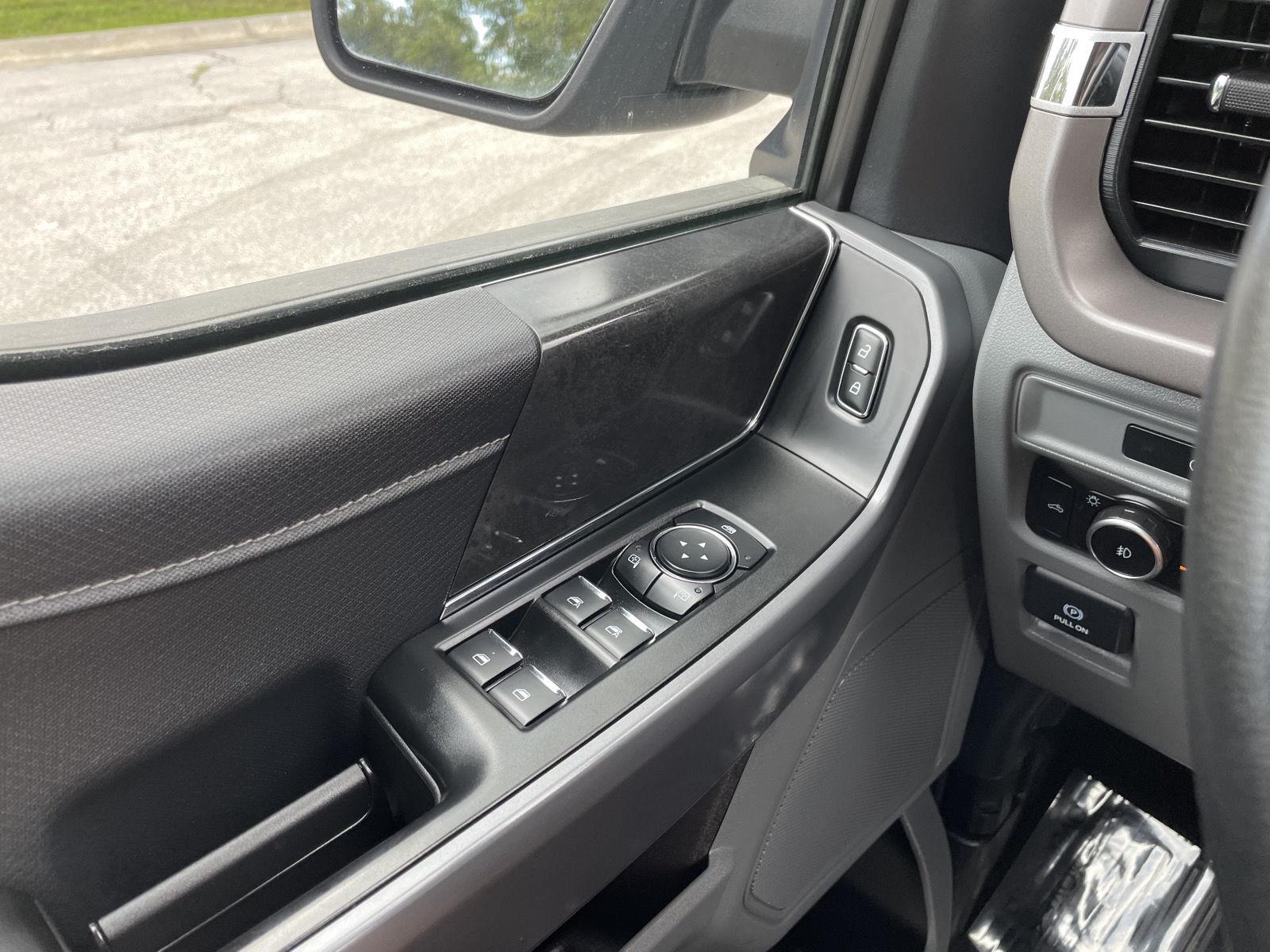 Vehicle photo 27