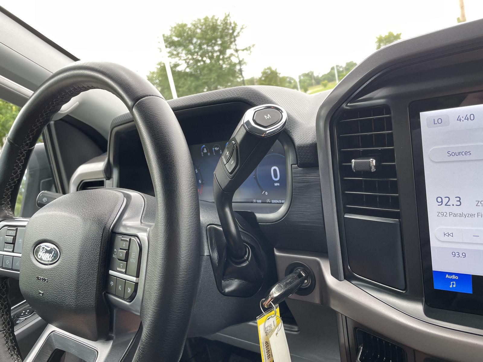 Vehicle photo 28