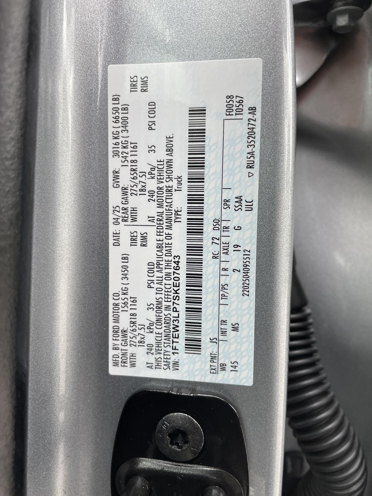 Vehicle photo 30