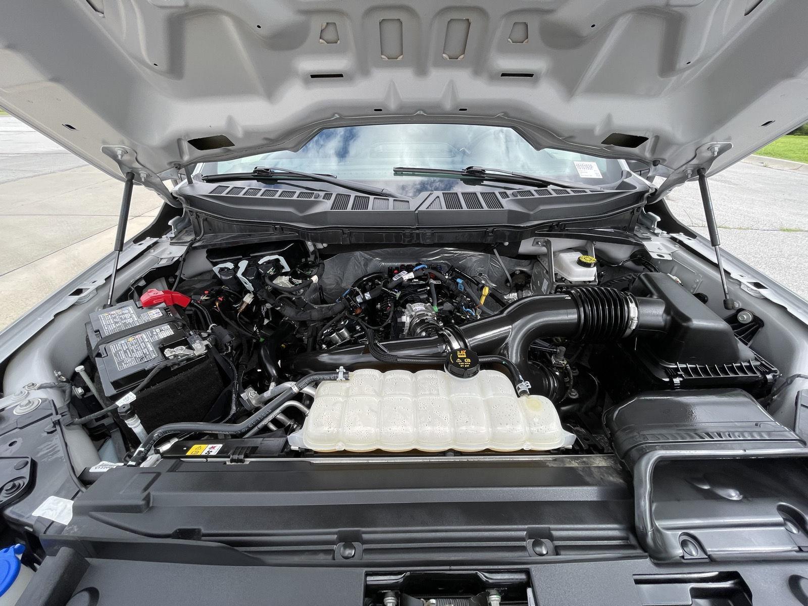 Vehicle photo 32