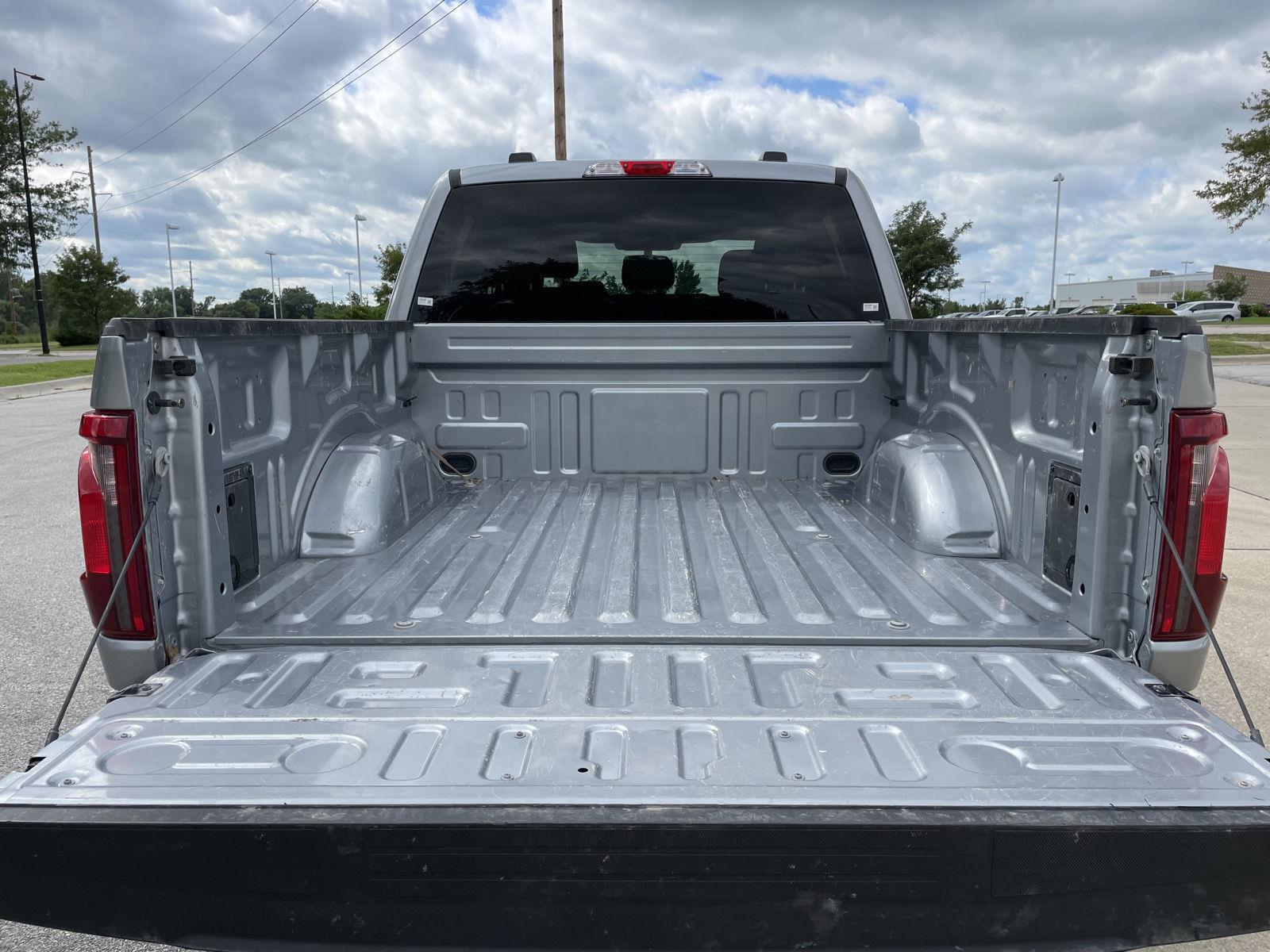 Vehicle photo 33