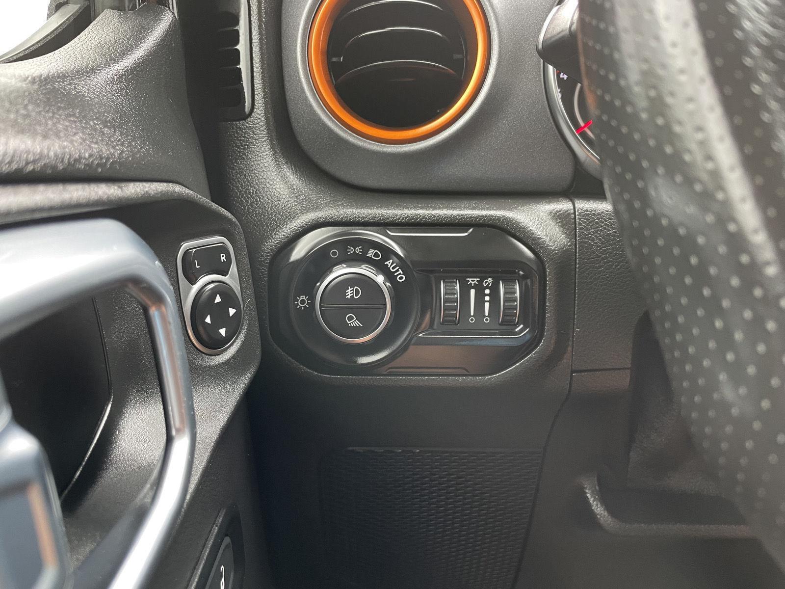 Vehicle photo 15
