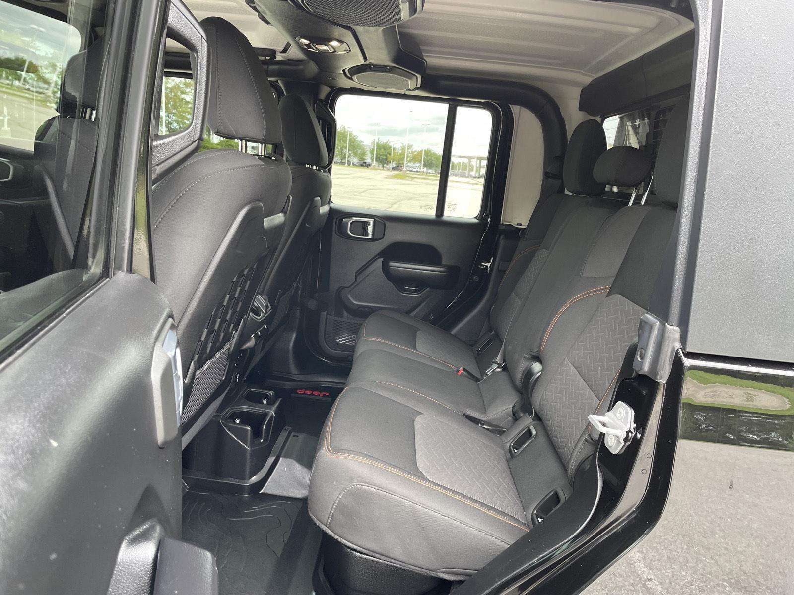 Vehicle photo 19