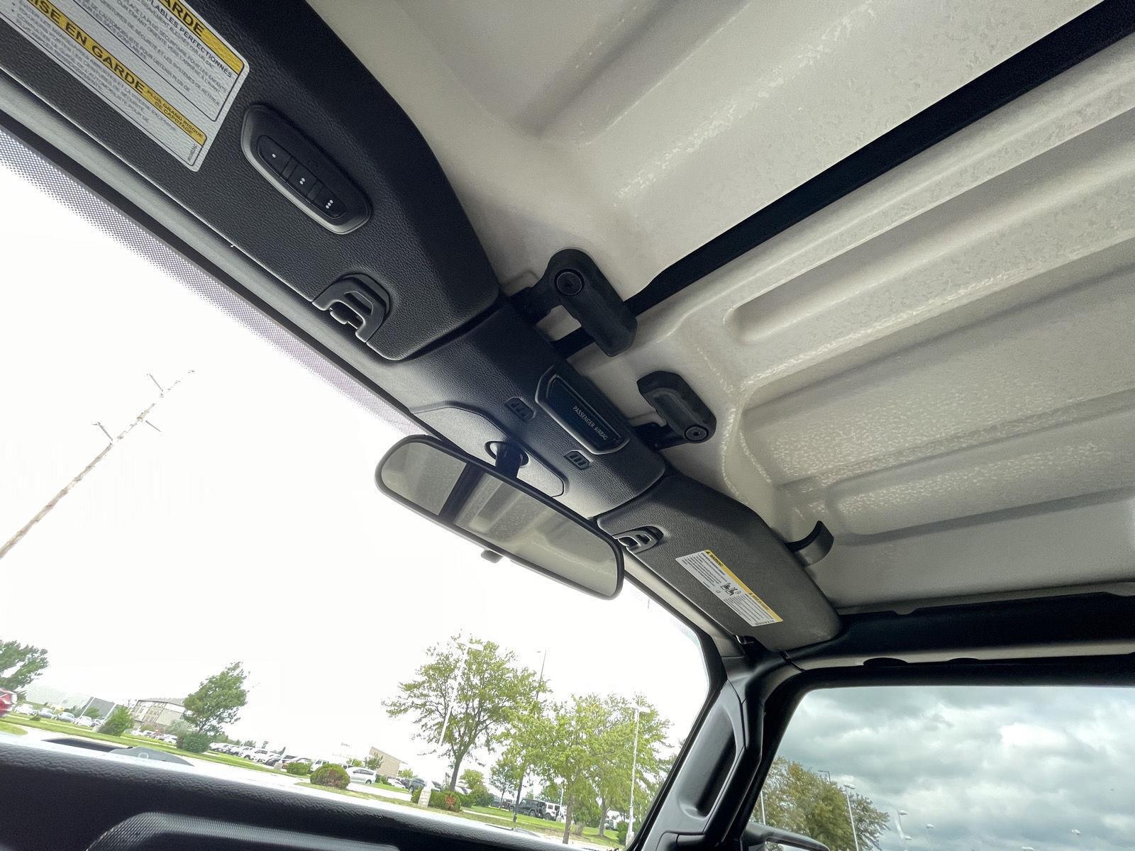 Vehicle photo 20