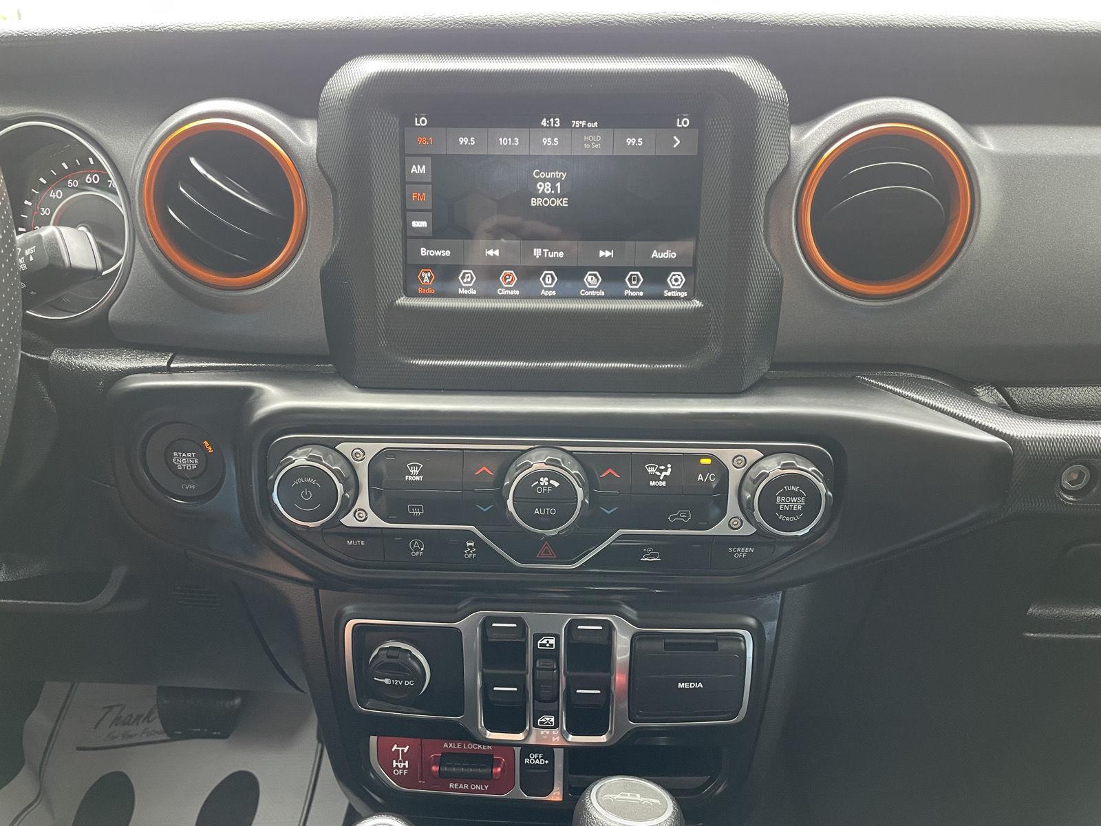 Vehicle photo 21
