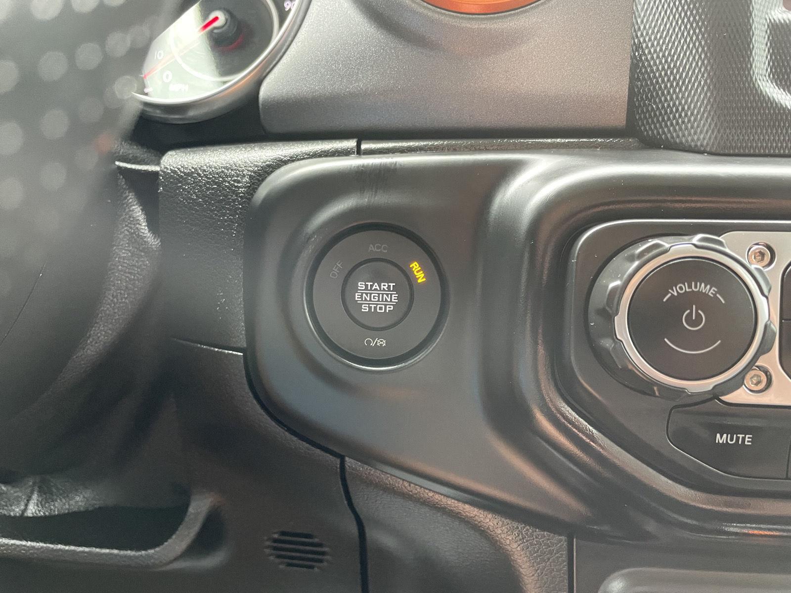 Vehicle photo 23