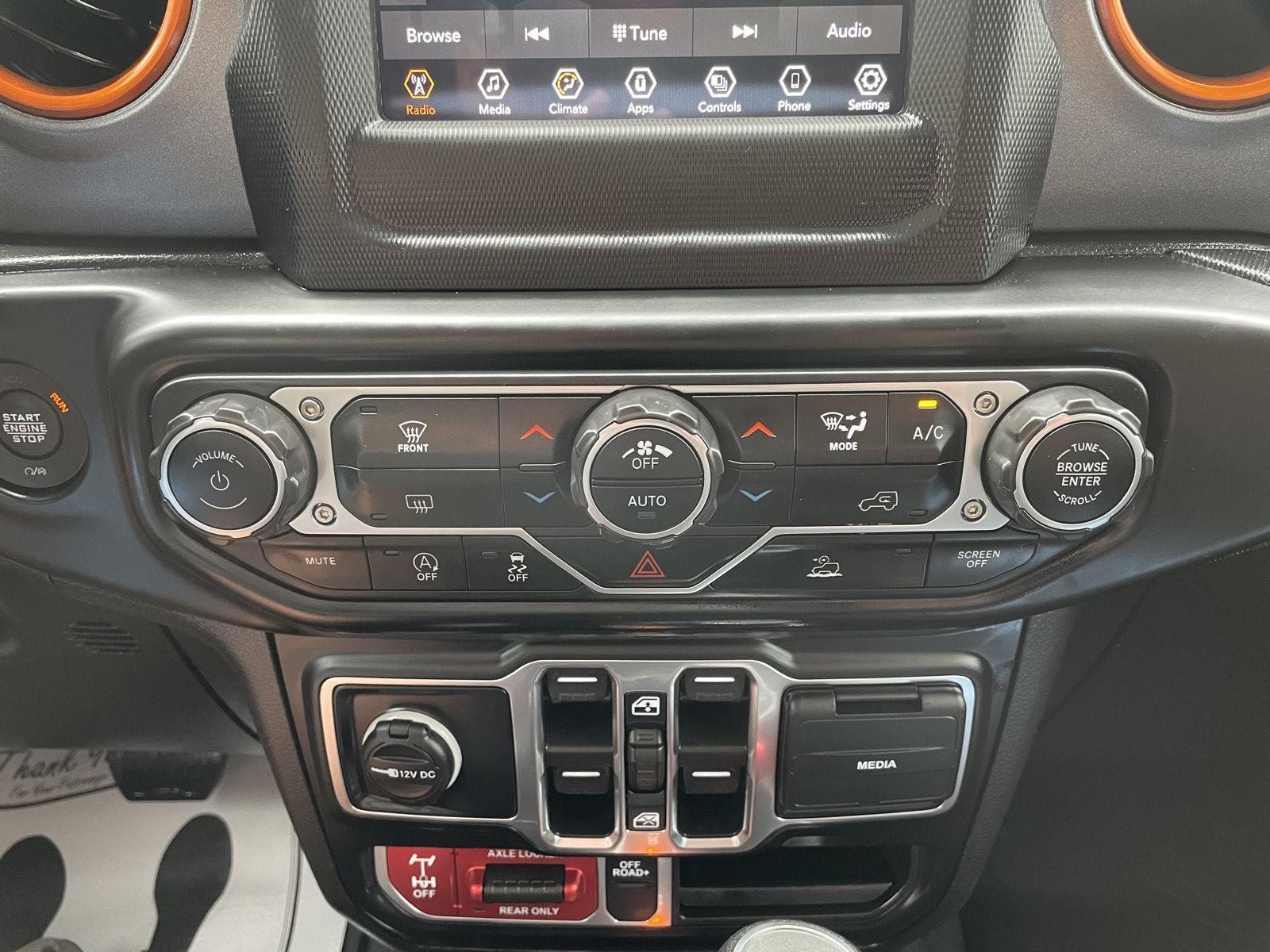 Vehicle photo 25