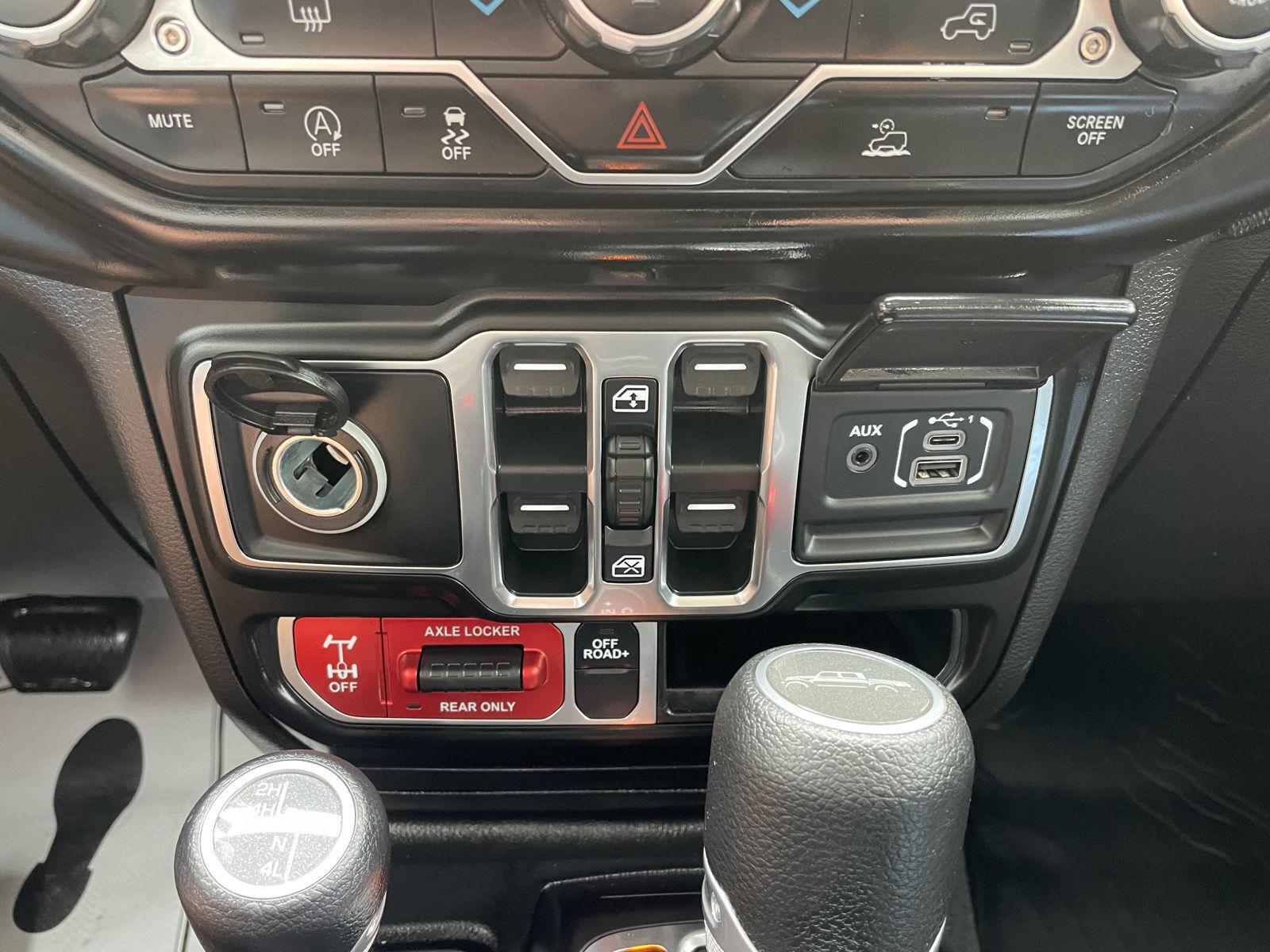 Vehicle photo 25
