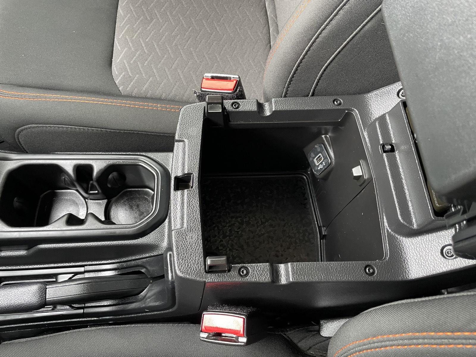 Vehicle photo 28