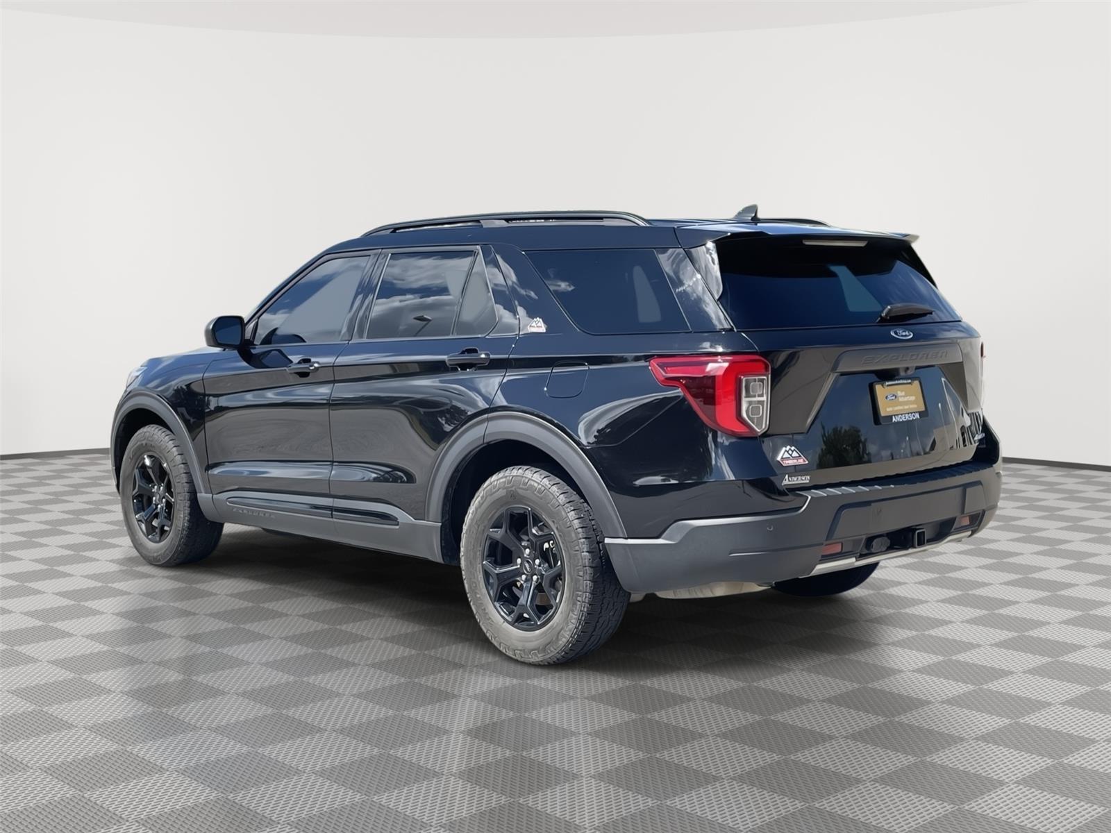 Vehicle photo 9