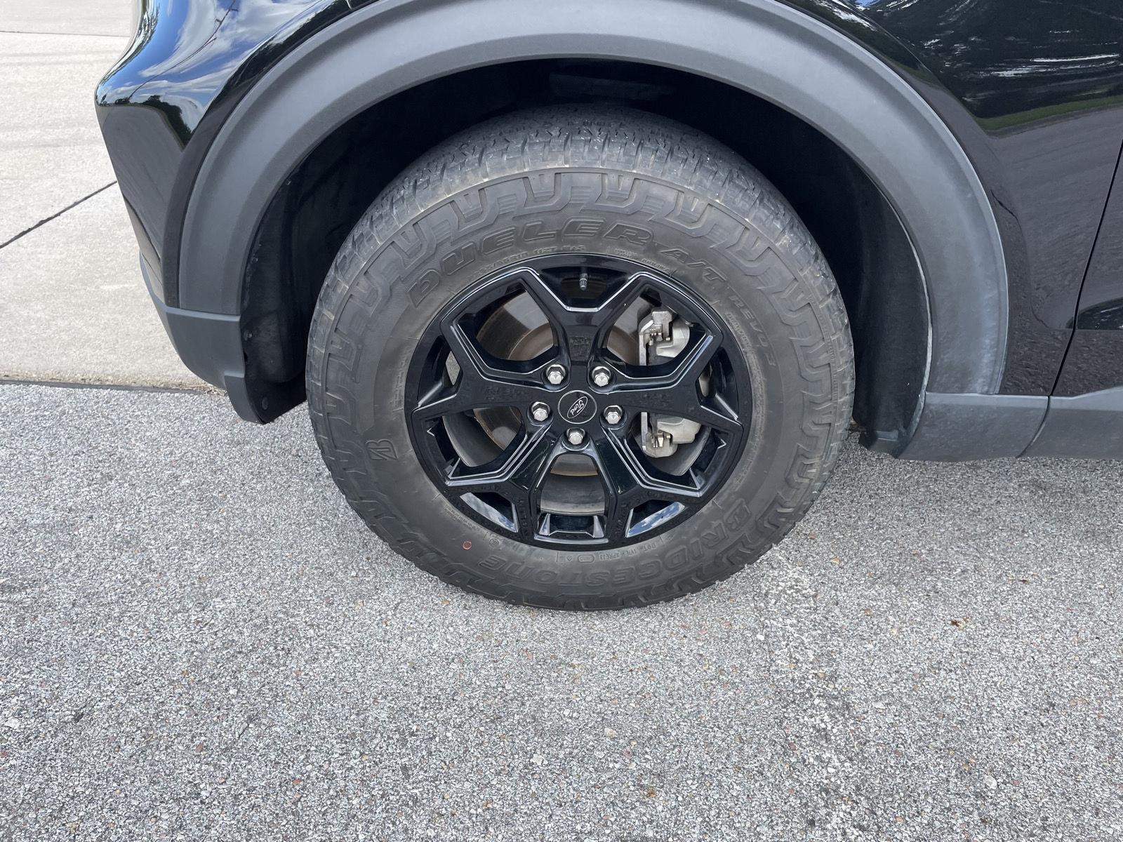 Vehicle photo 10