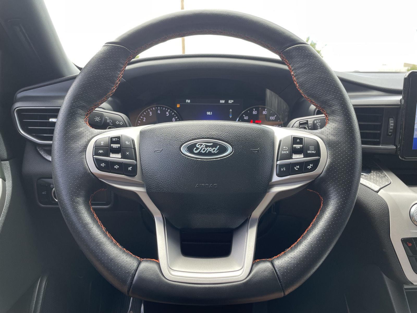 Vehicle photo 11