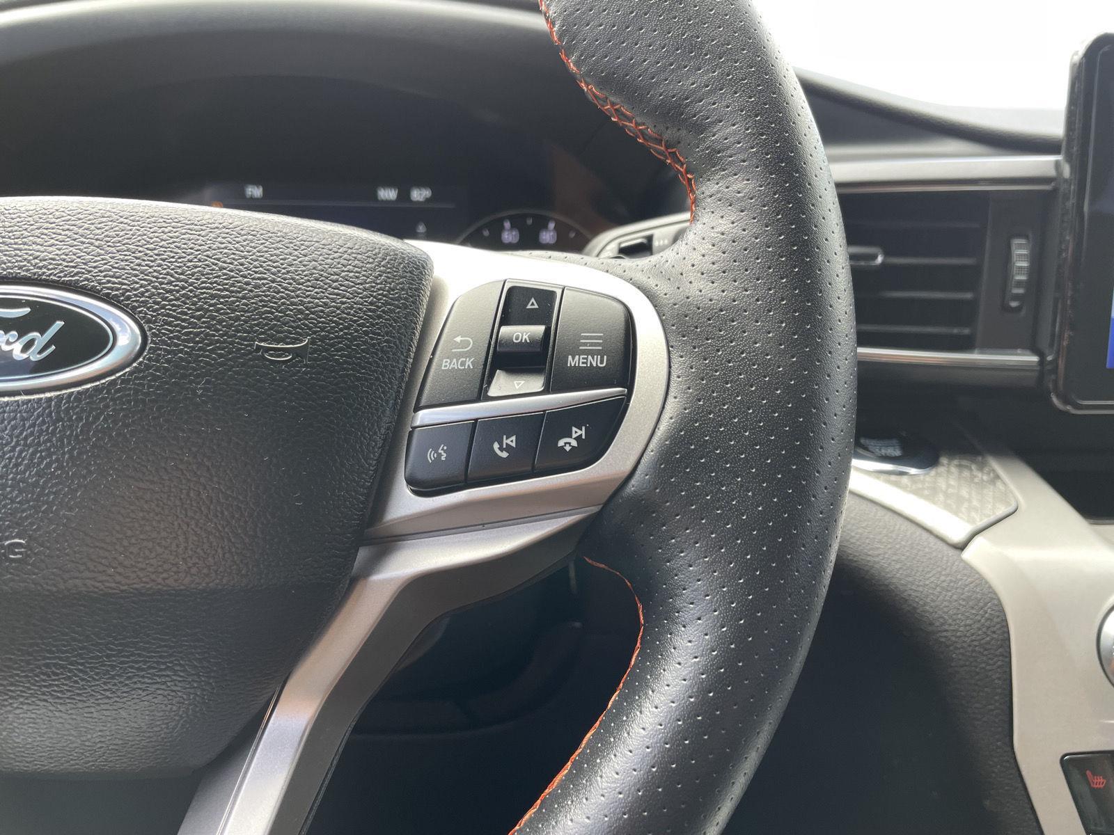 Vehicle photo 13