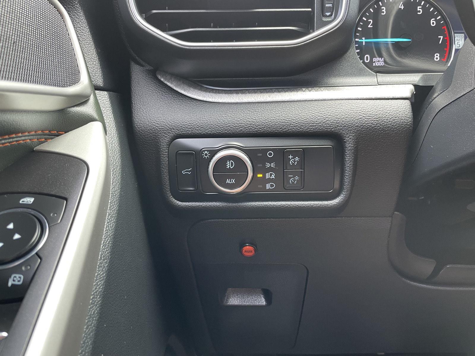 Vehicle photo 16