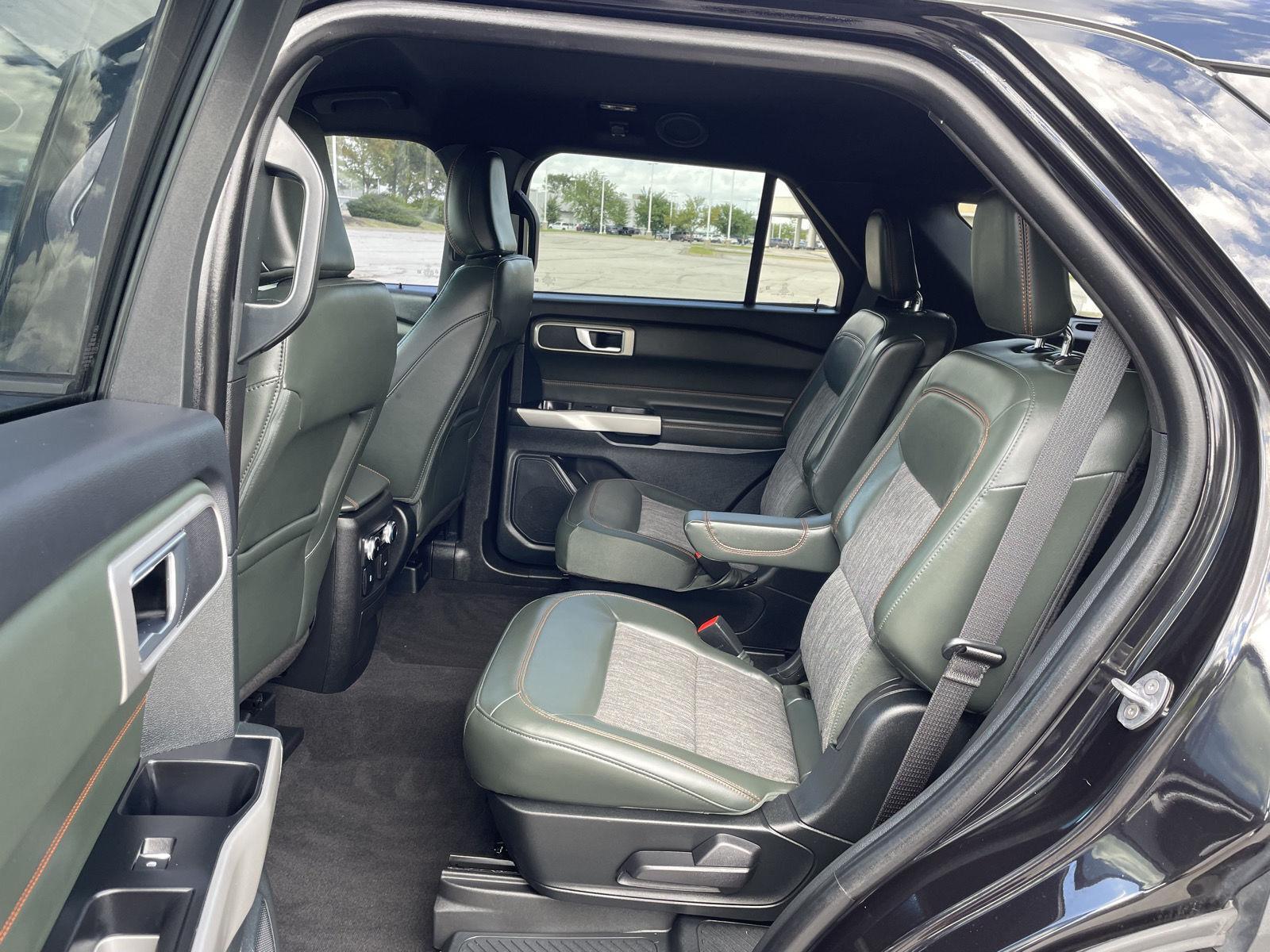 Vehicle photo 19