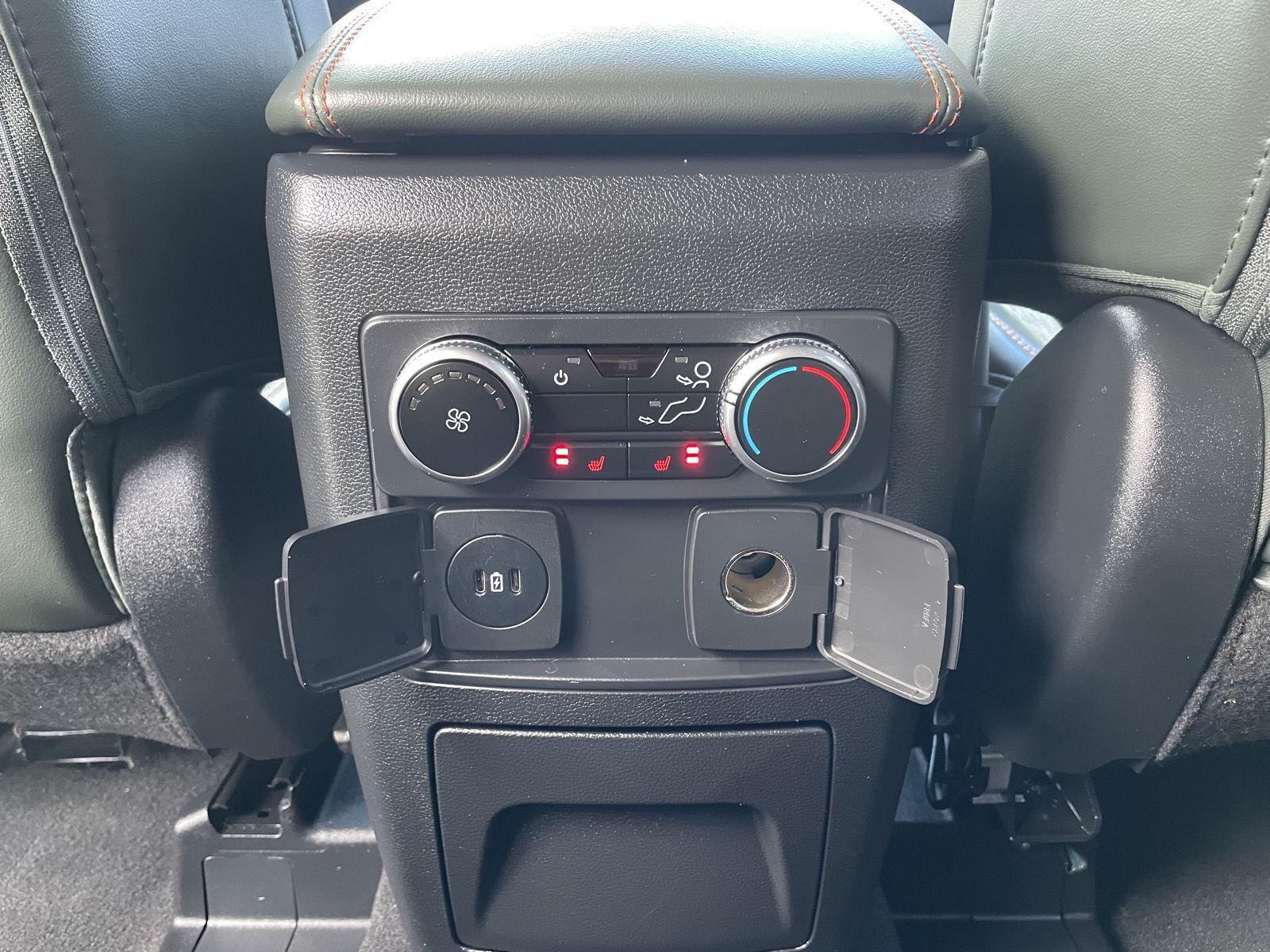 Vehicle photo 20