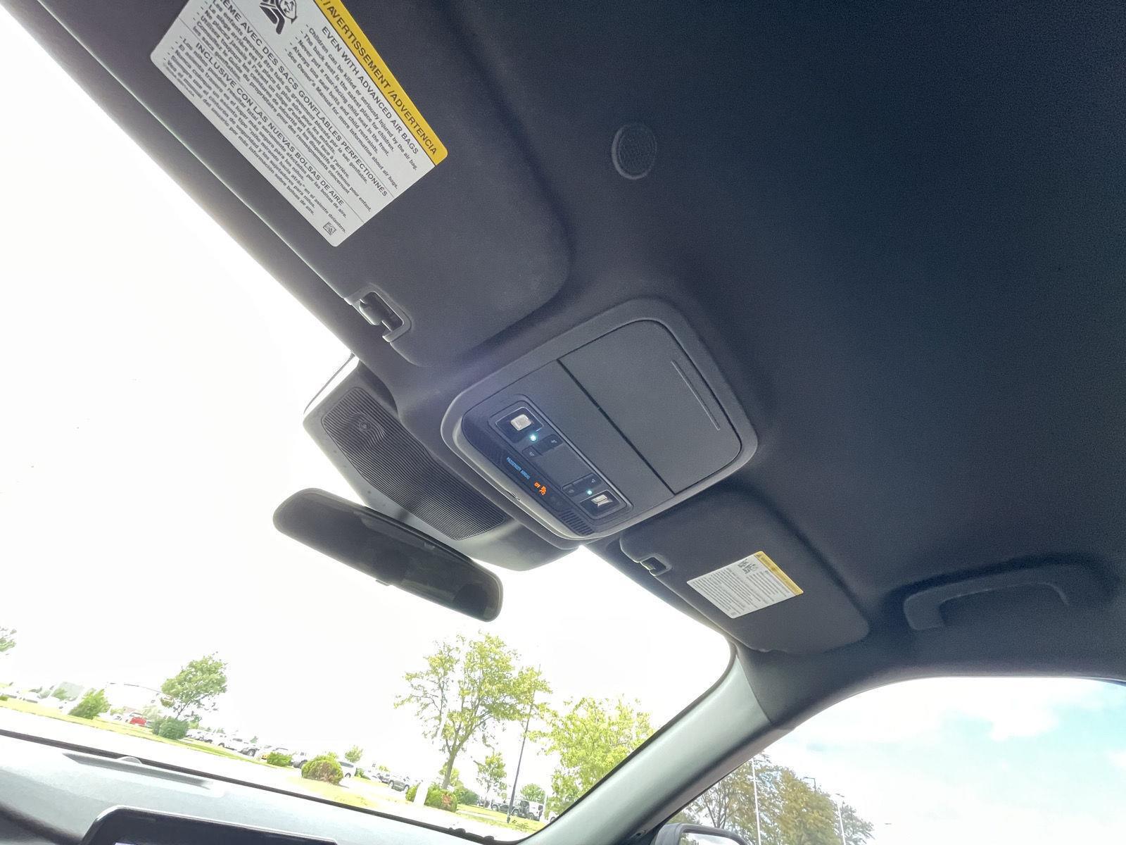 Vehicle photo 22