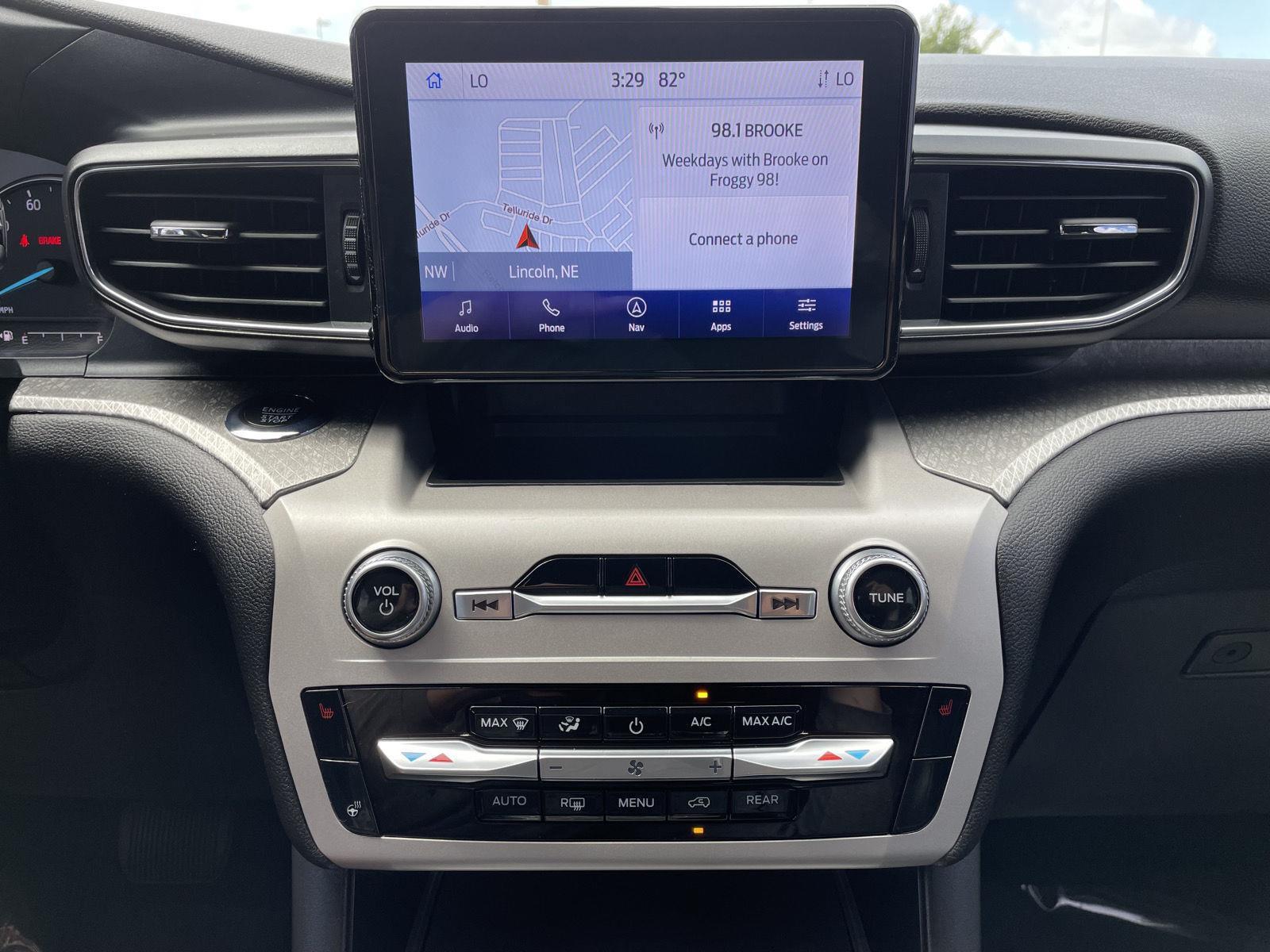 Vehicle photo 23