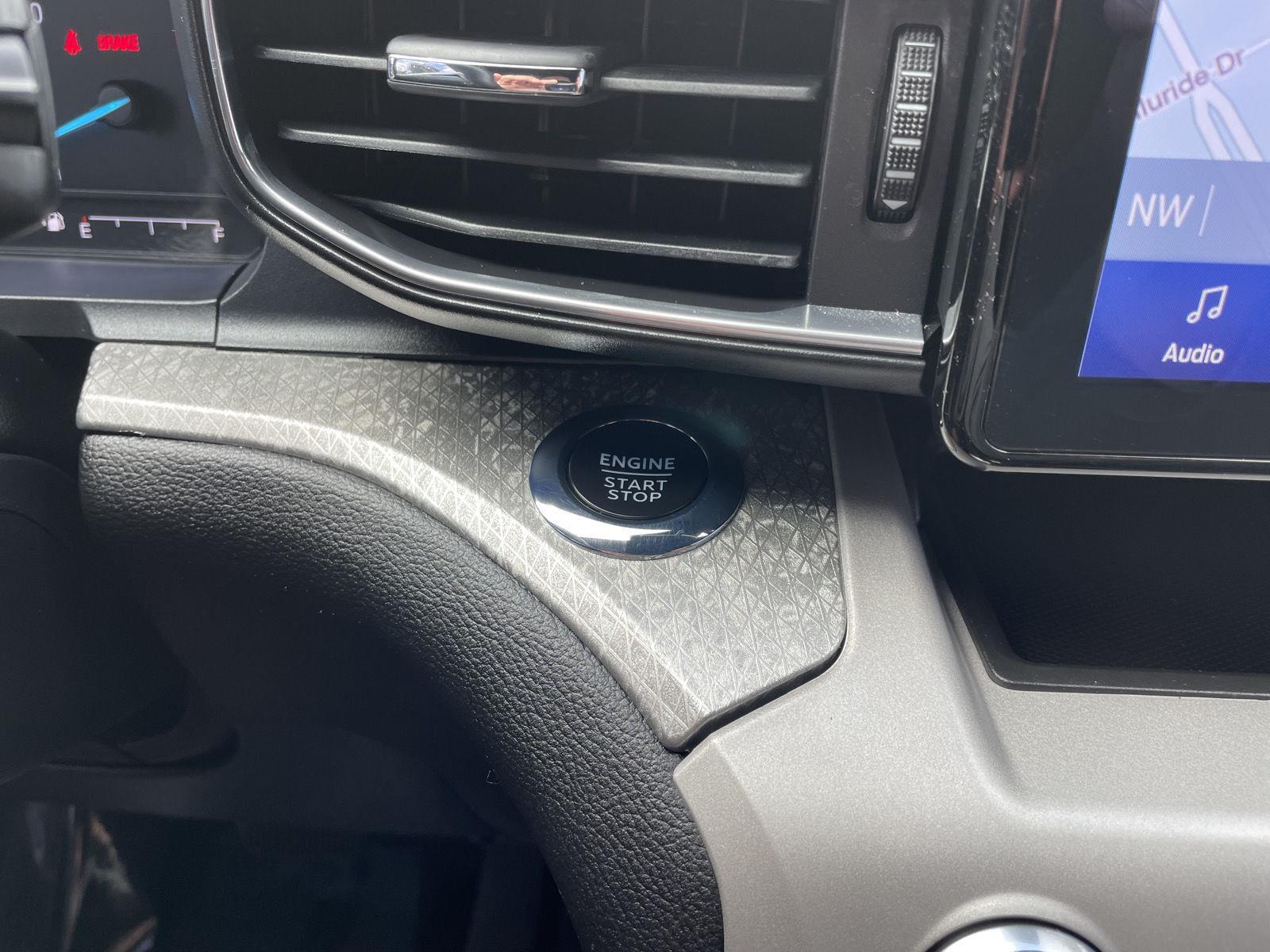 Vehicle photo 26