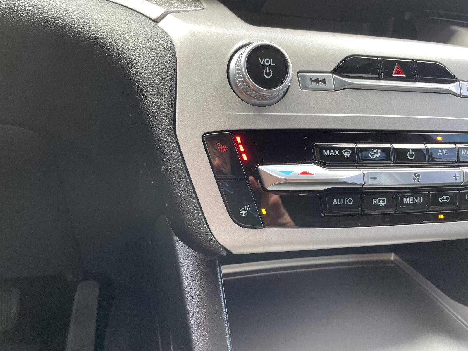 Vehicle photo 28