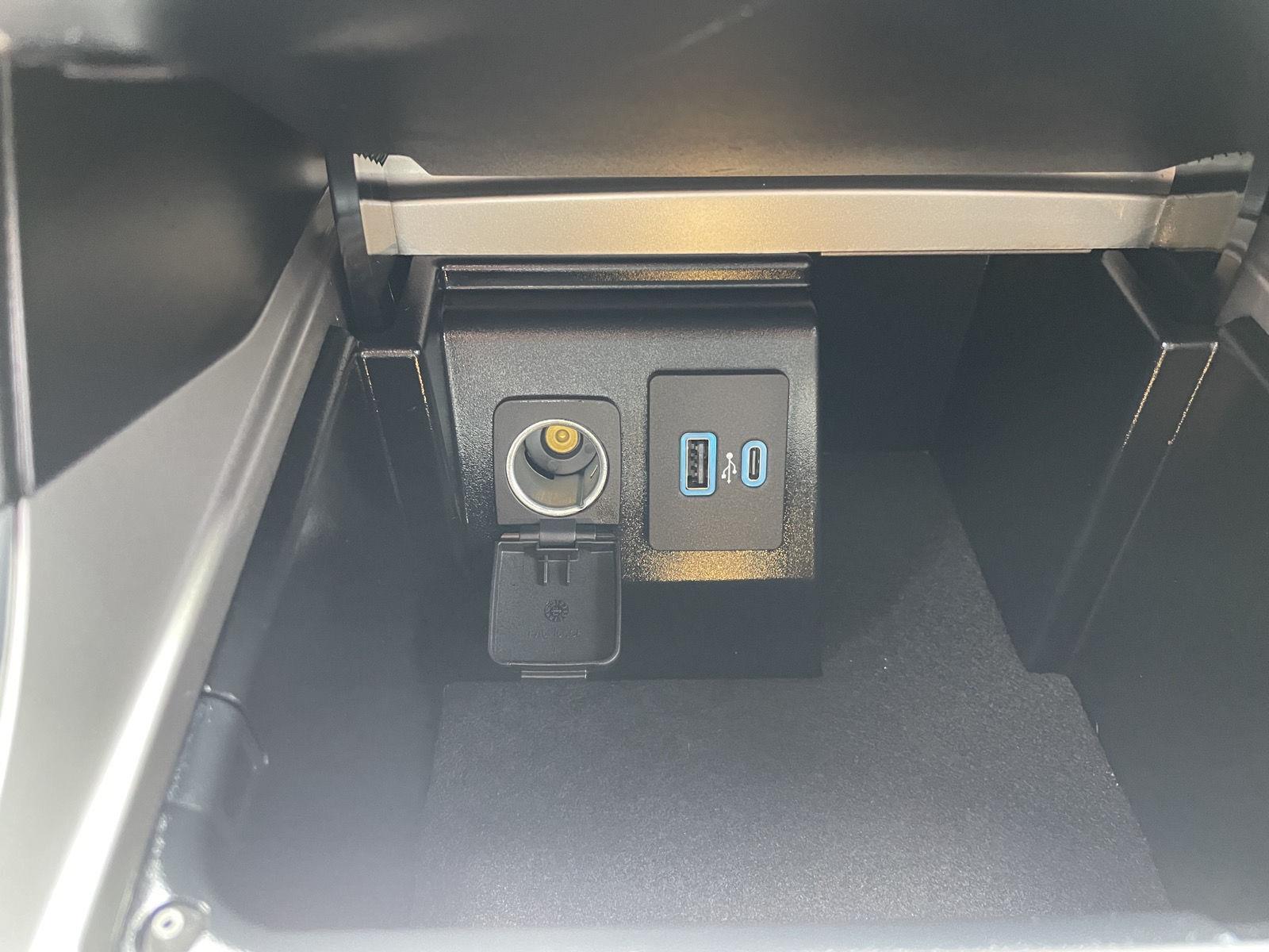 Vehicle photo 29