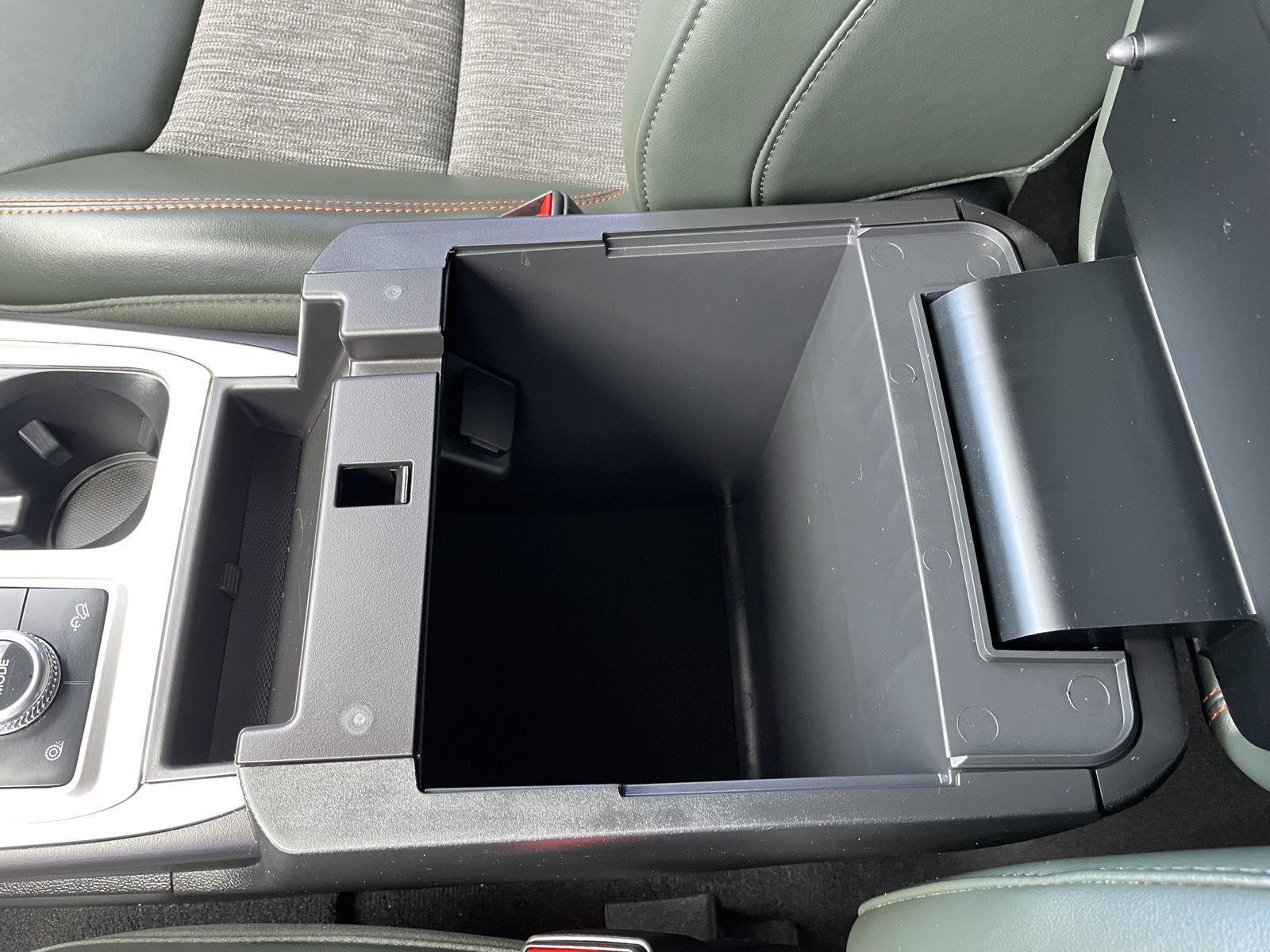 Vehicle photo 32