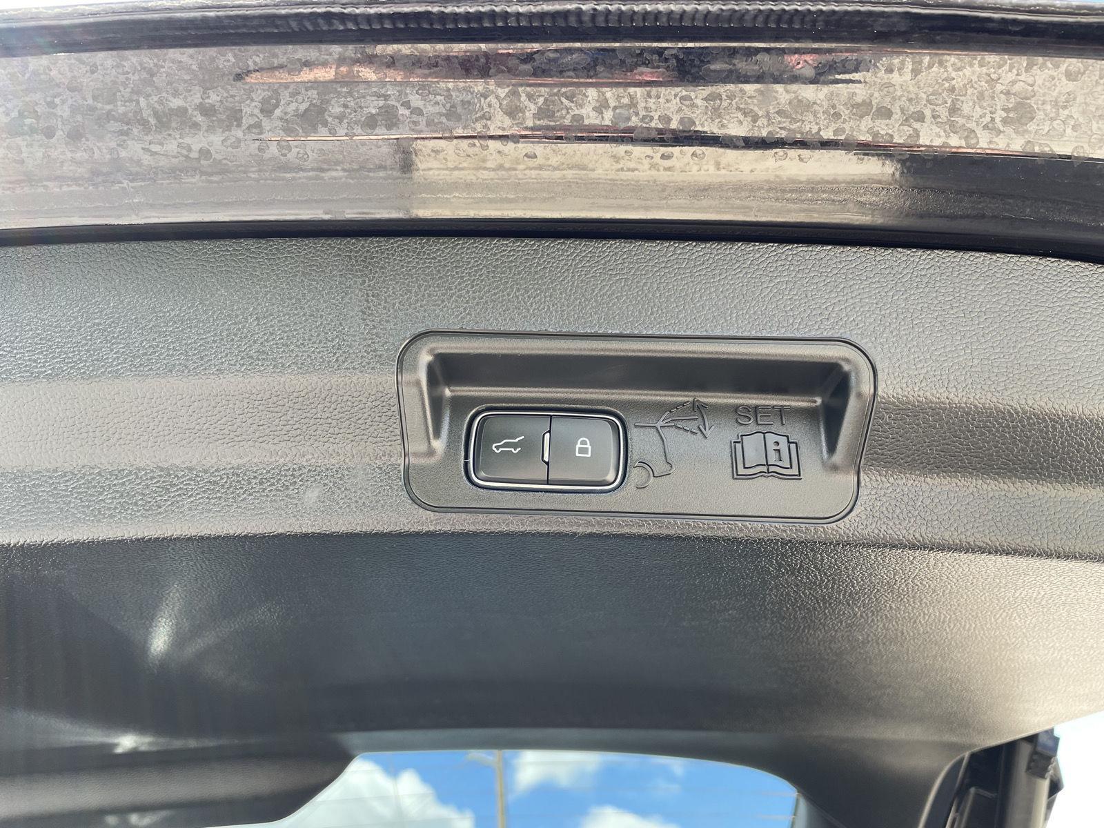 Vehicle photo 36