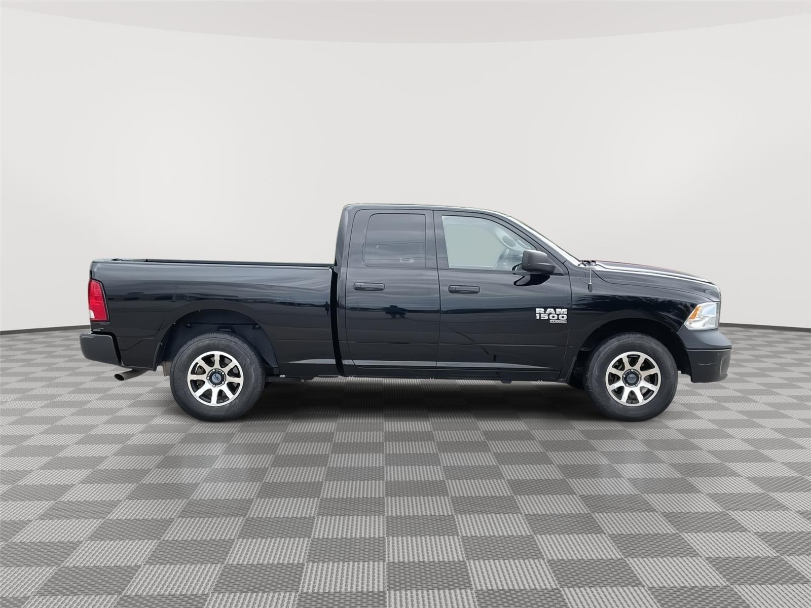 Vehicle photo 6