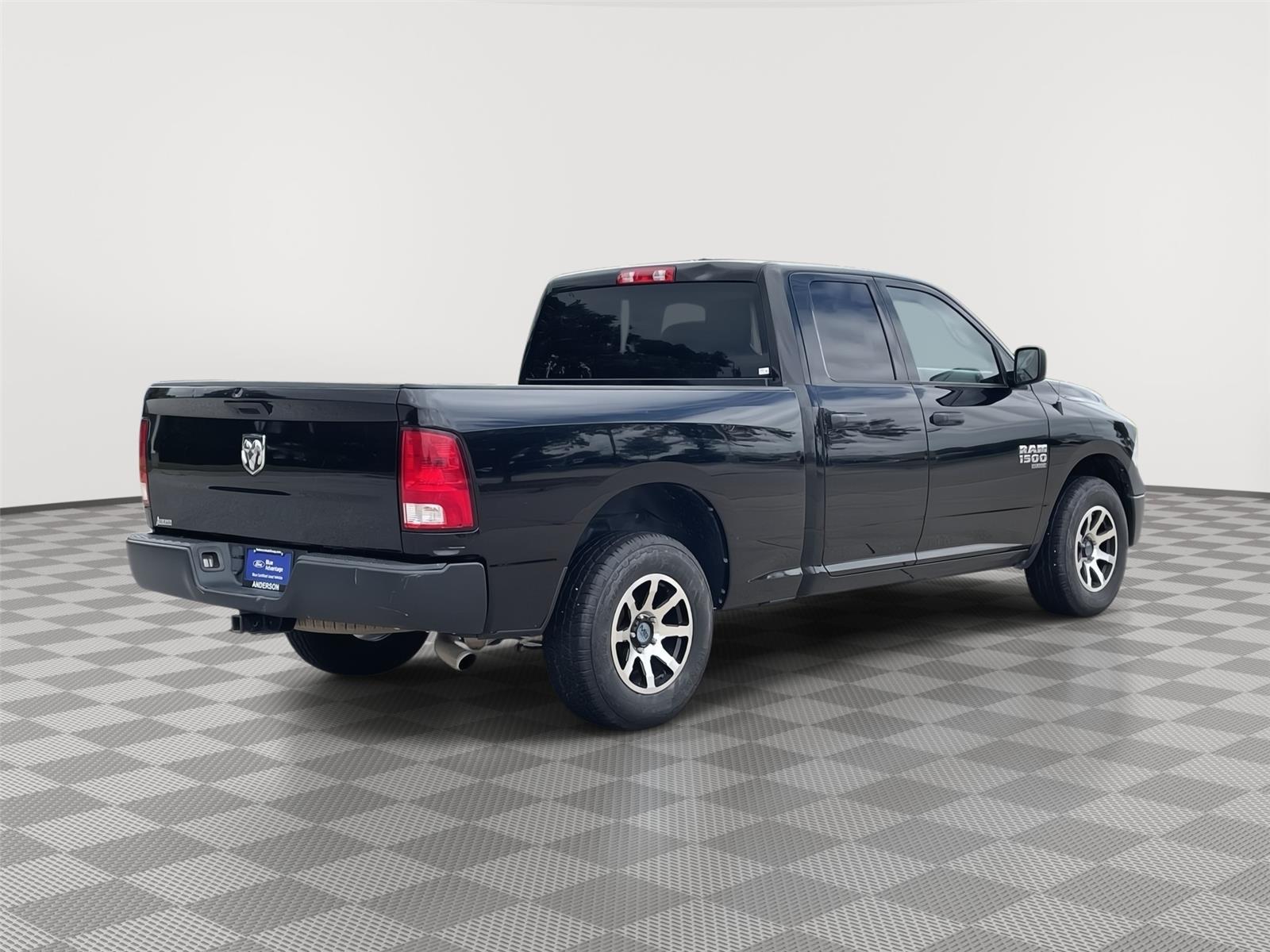 Vehicle photo 7