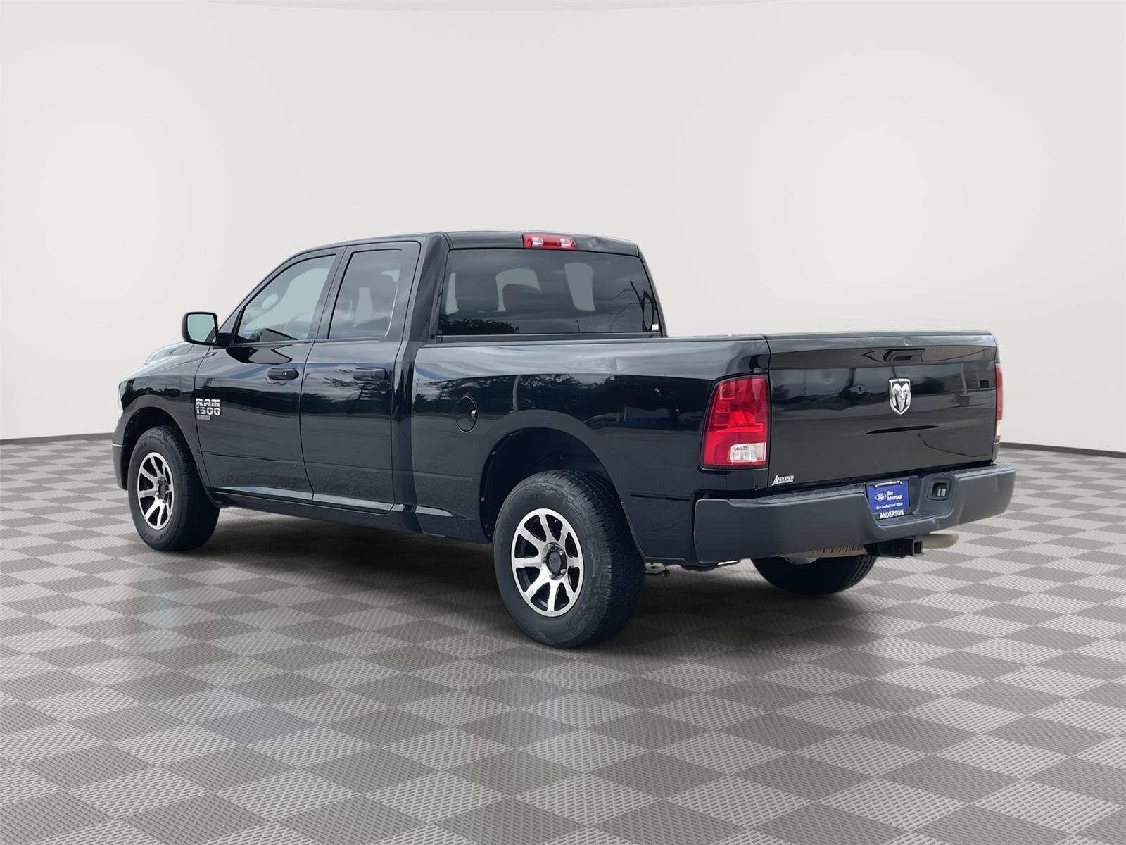 Vehicle photo 9