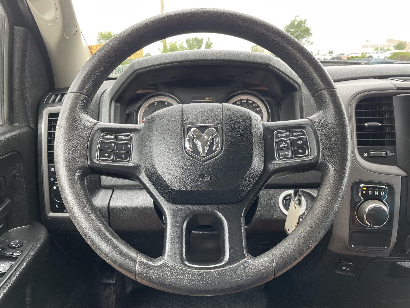 Vehicle photo 11
