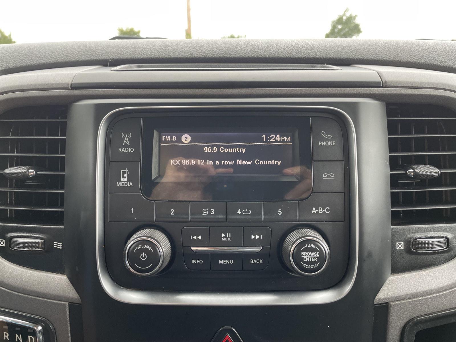 Vehicle photo 23