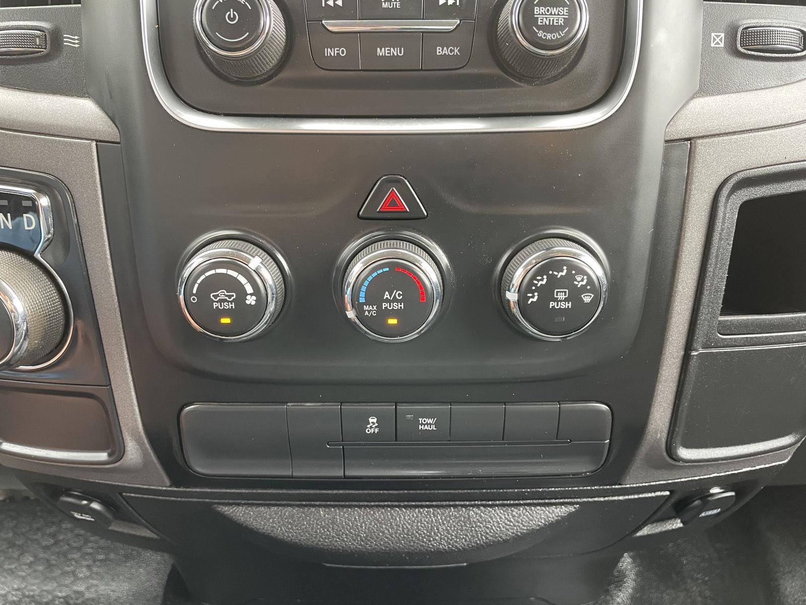 Vehicle photo 24