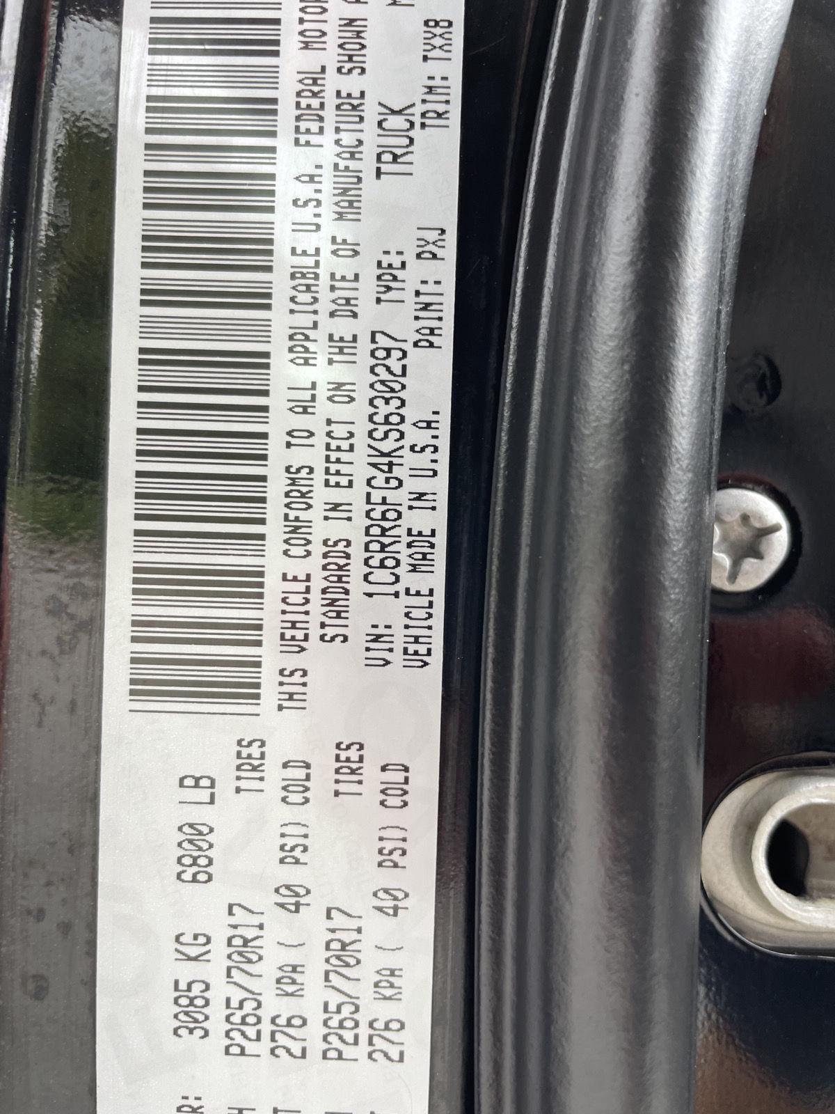 Vehicle photo 28