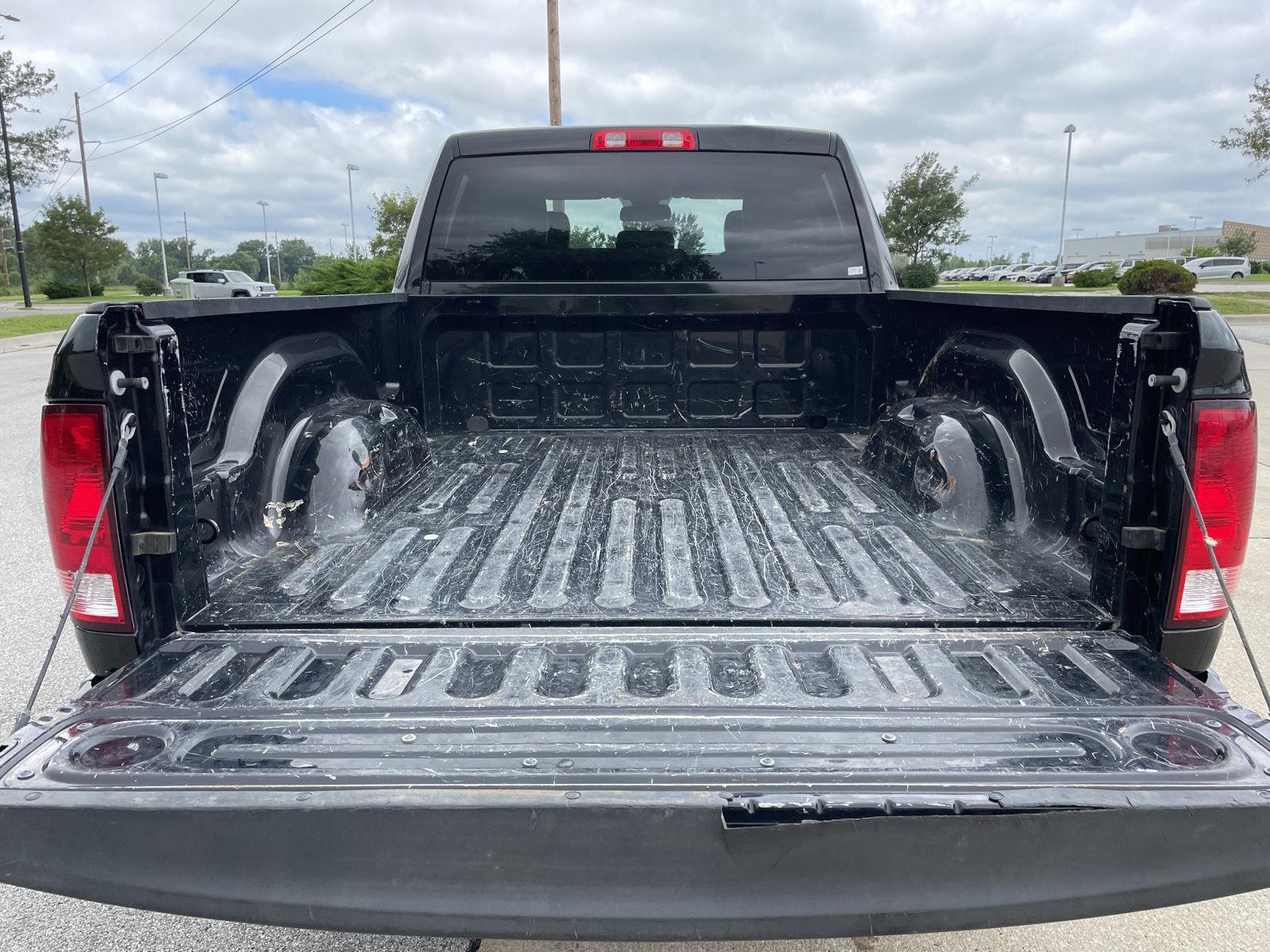 Vehicle photo 30