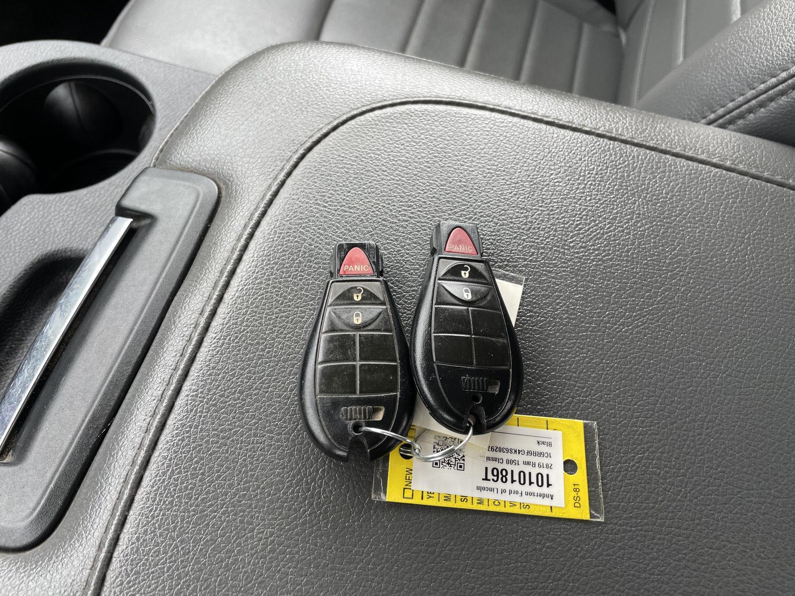 Vehicle photo 33