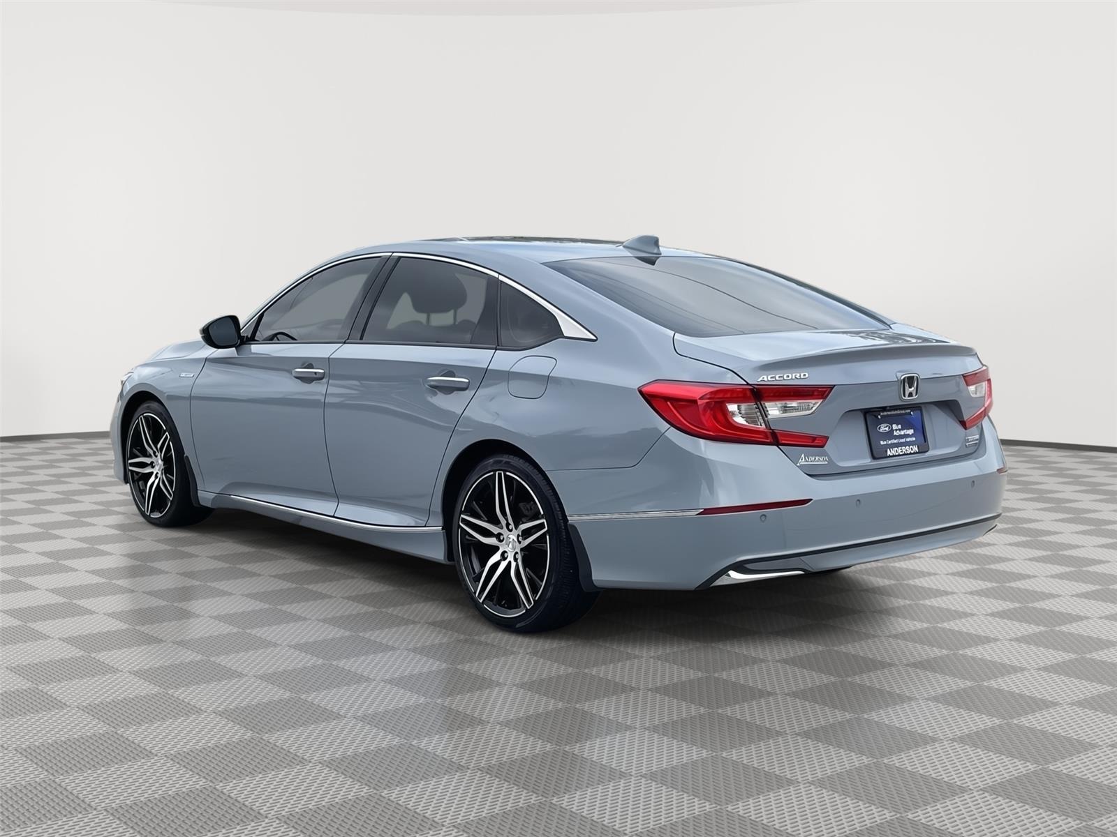Vehicle photo 9