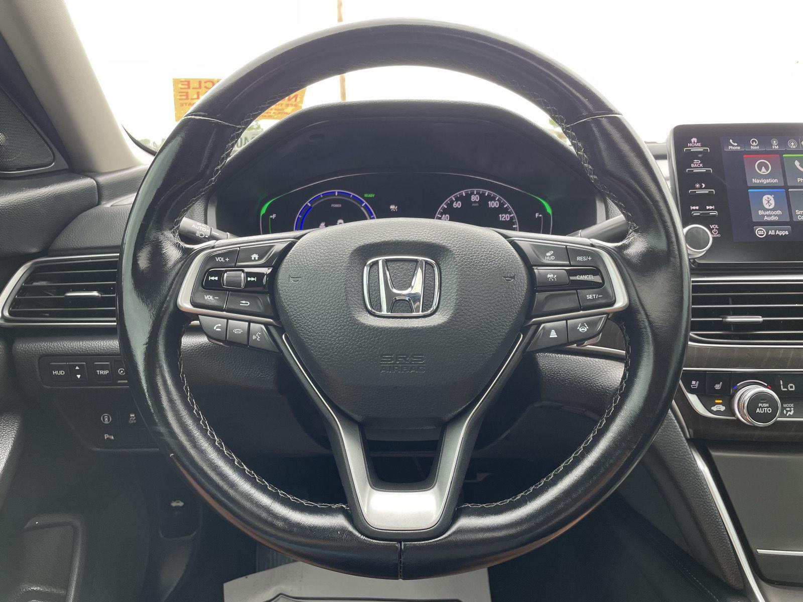 Vehicle photo 12