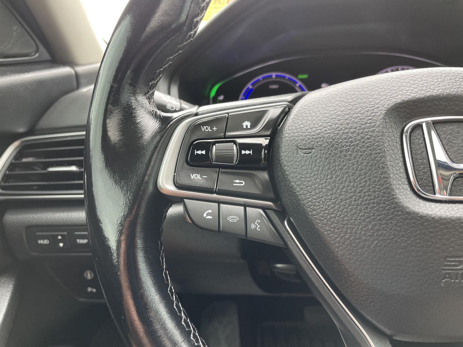 Vehicle photo 13
