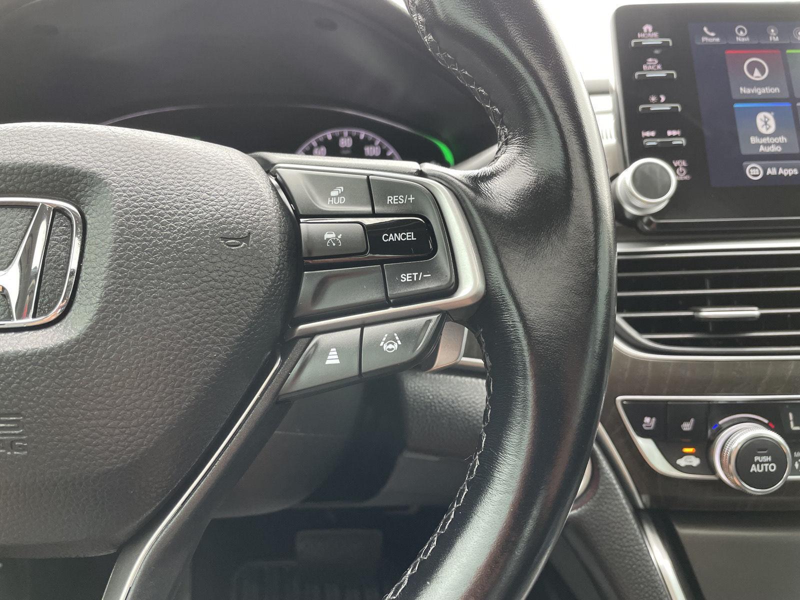 Vehicle photo 14