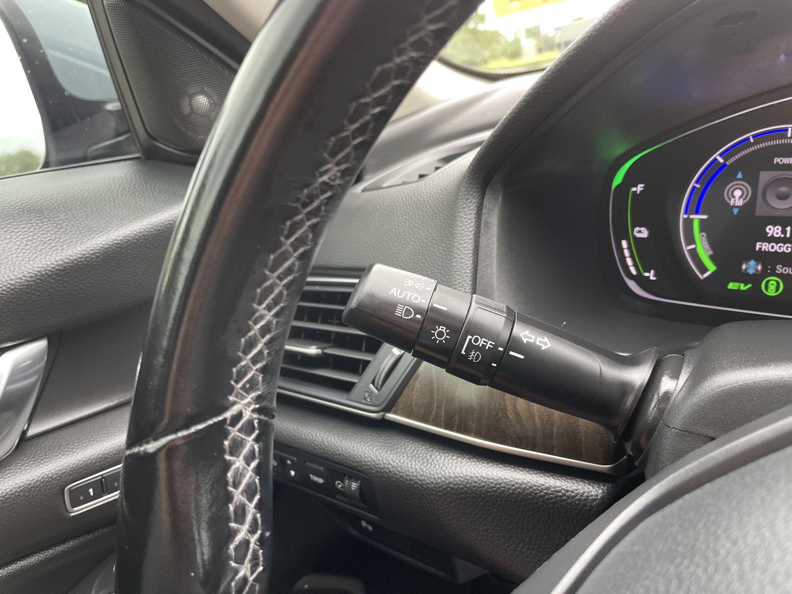 Vehicle photo 16