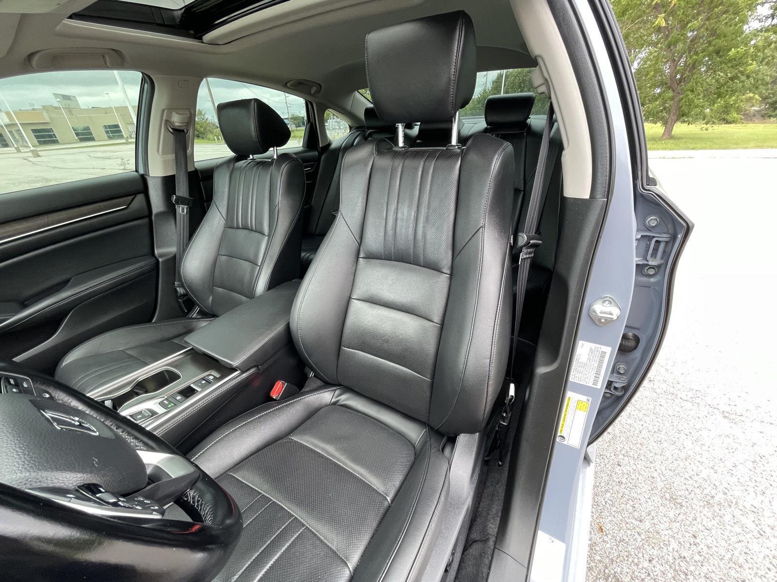 Vehicle photo 18