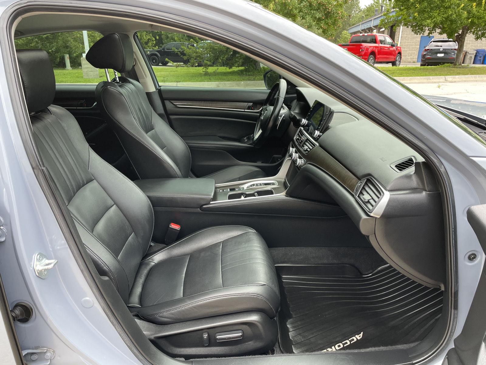 Vehicle photo 19