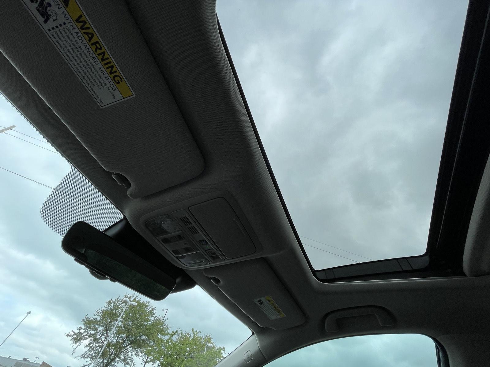 Vehicle photo 21